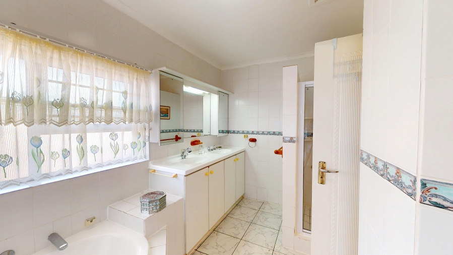 3 Bedroom Property for Sale in Heuningkloof Western Cape